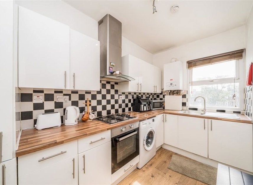 Flat Shardeloes Road in Greater London