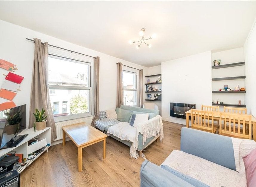 Flat Shardeloes Road in Greater London