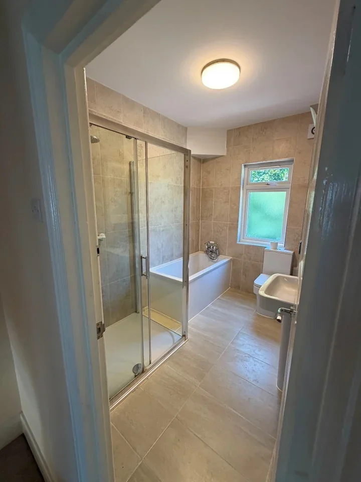 Room London Road in Greater London