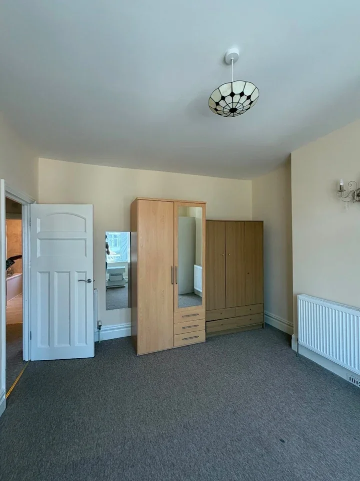 Room London Road in Greater London