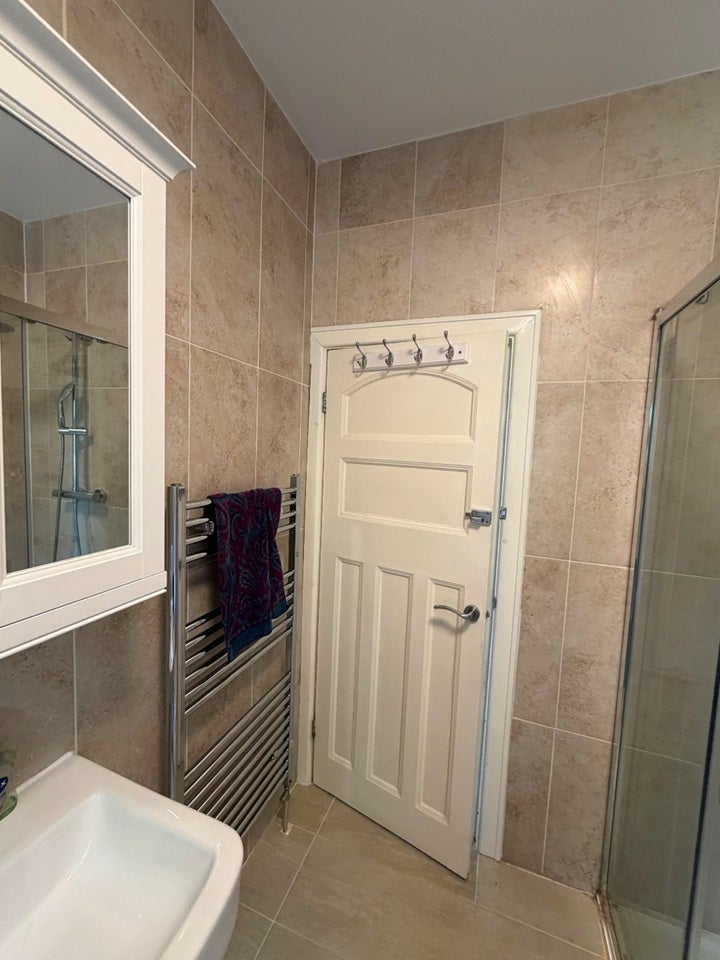 Room London Road in Greater London