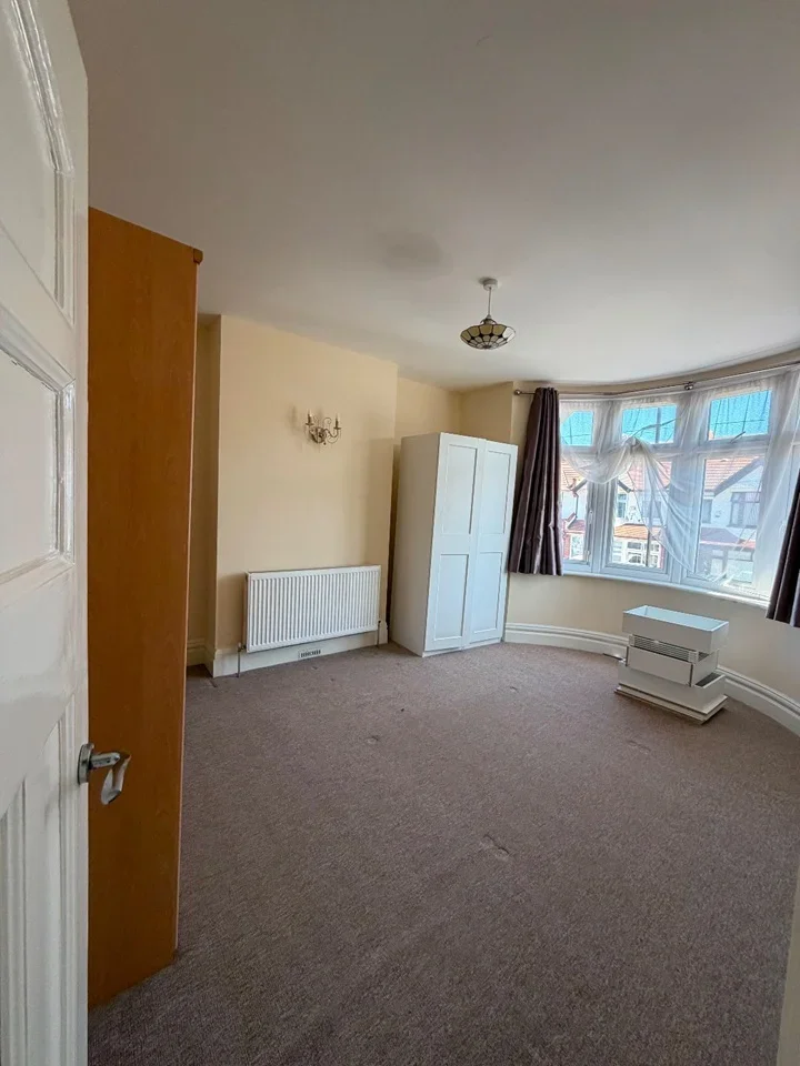 Room London Road in Greater London