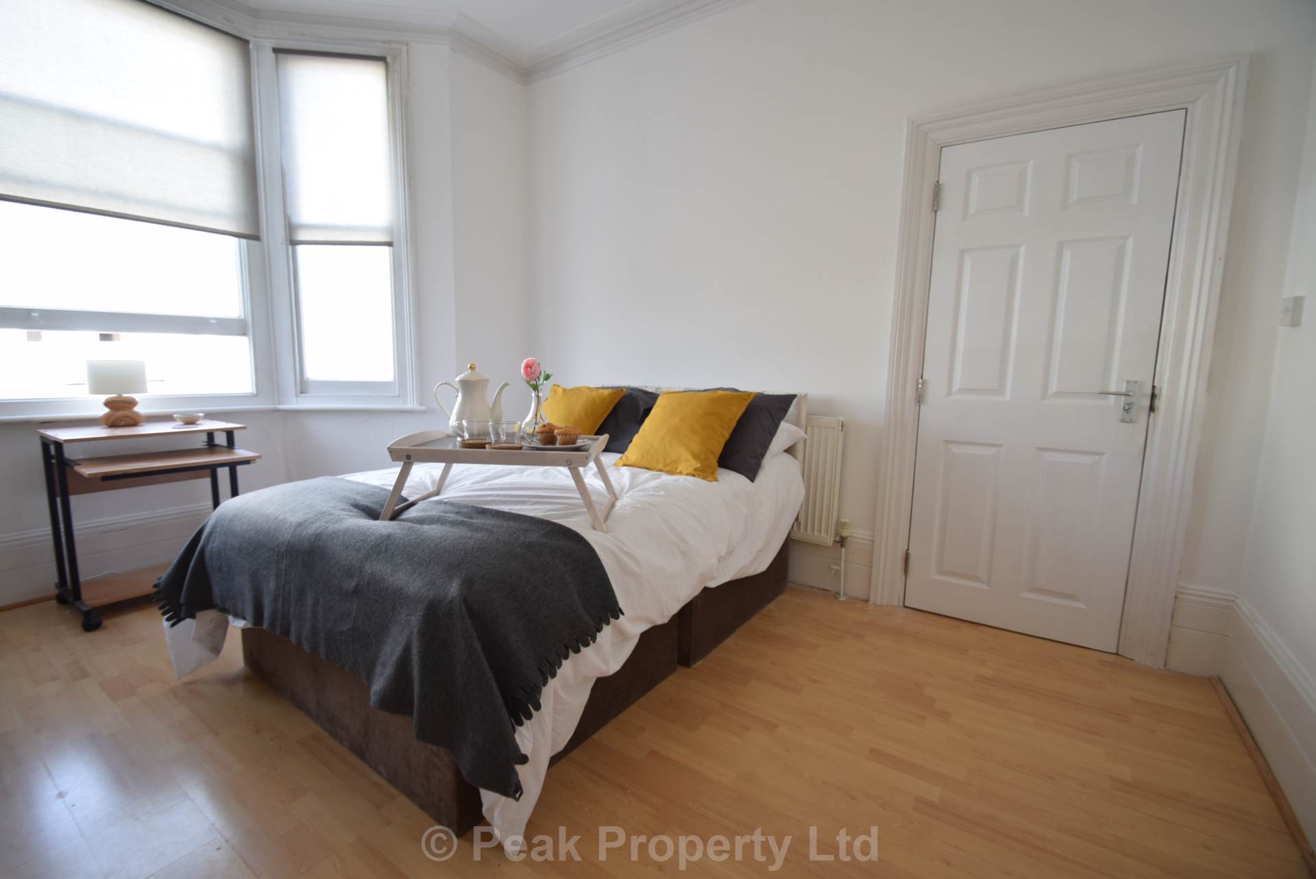 Room Hillcrest Road in Southend-on-Sea