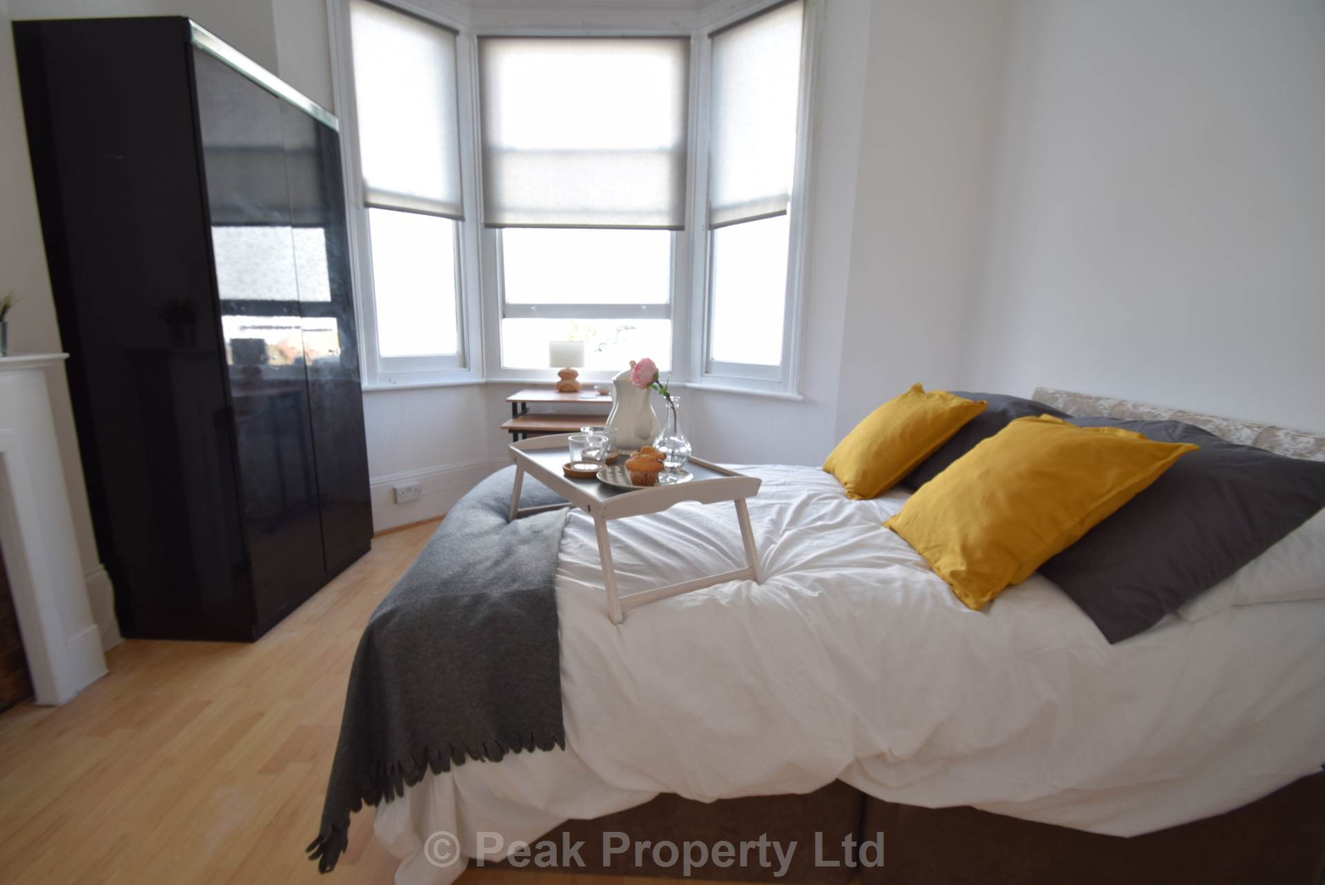 Room Hillcrest Road in Southend-on-Sea