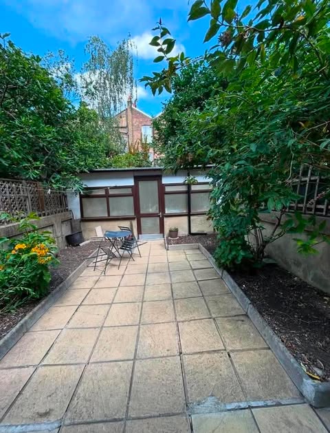 Room Axminster Road in Greater London