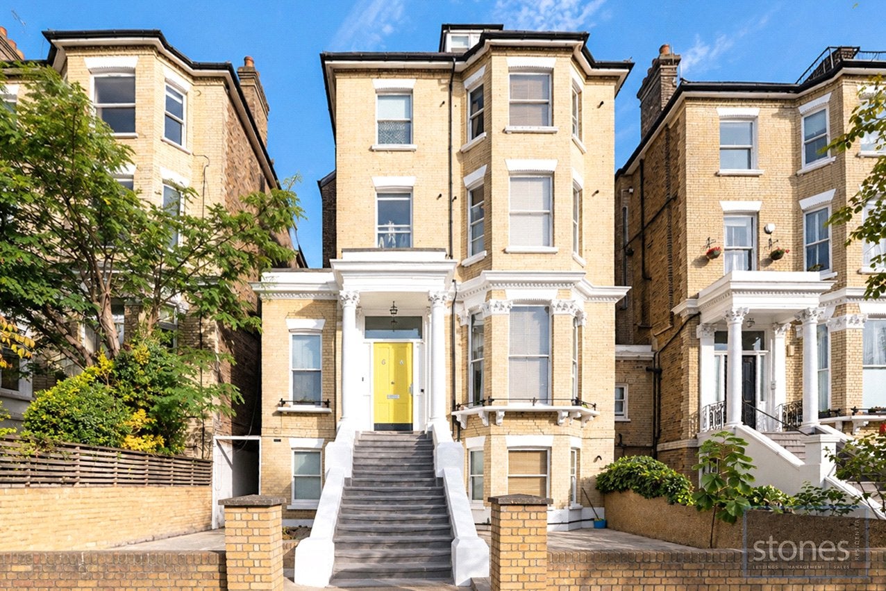 Flat Fellows Road in Greater London