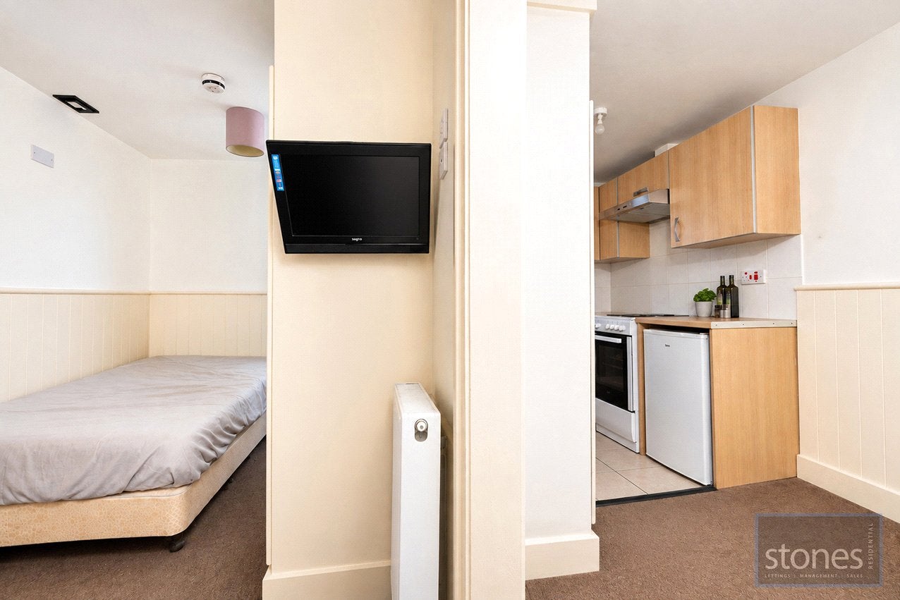 Flat Fellows Road in Greater London
