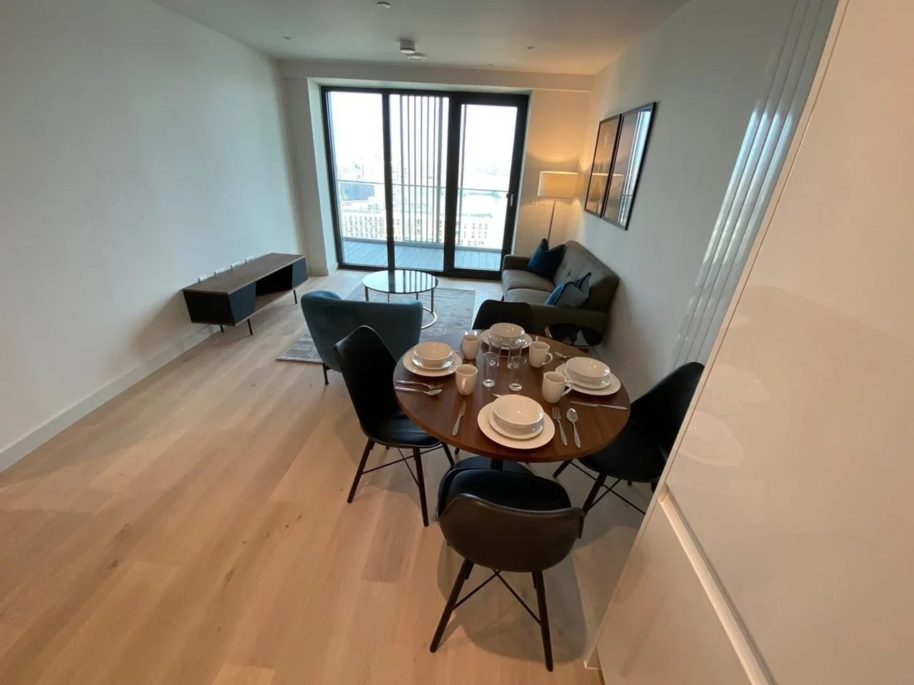 Flat Riverside Walk in Greater London