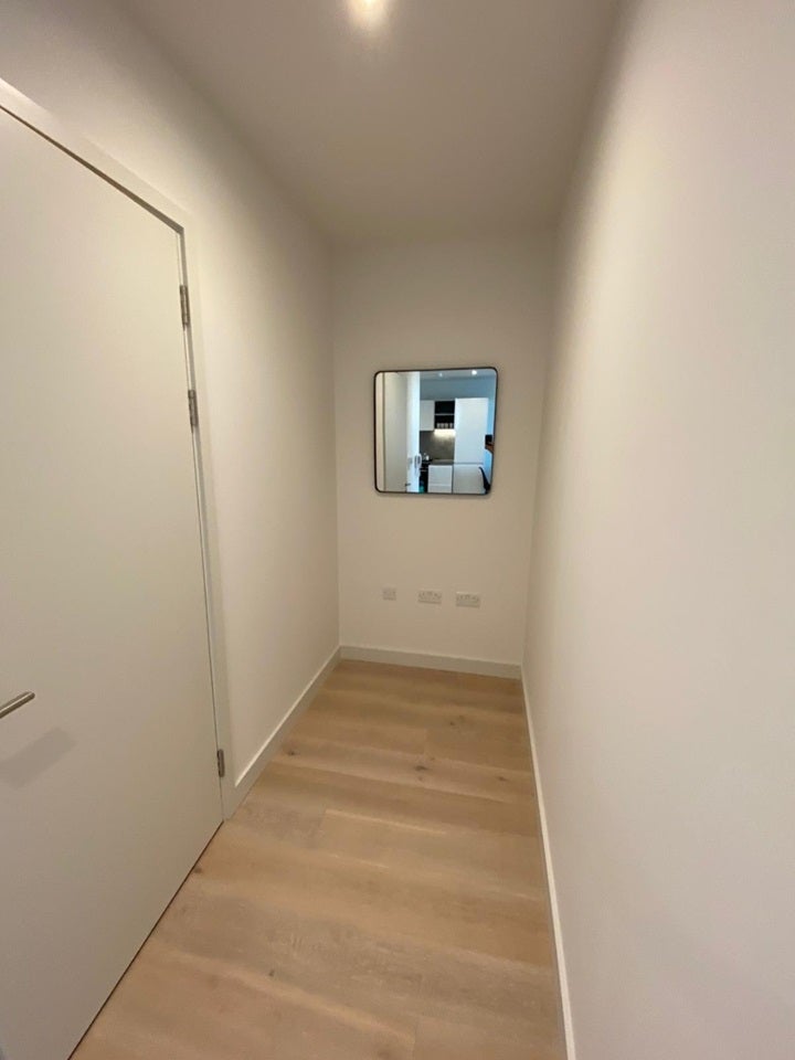 Flat Riverside Walk in Greater London