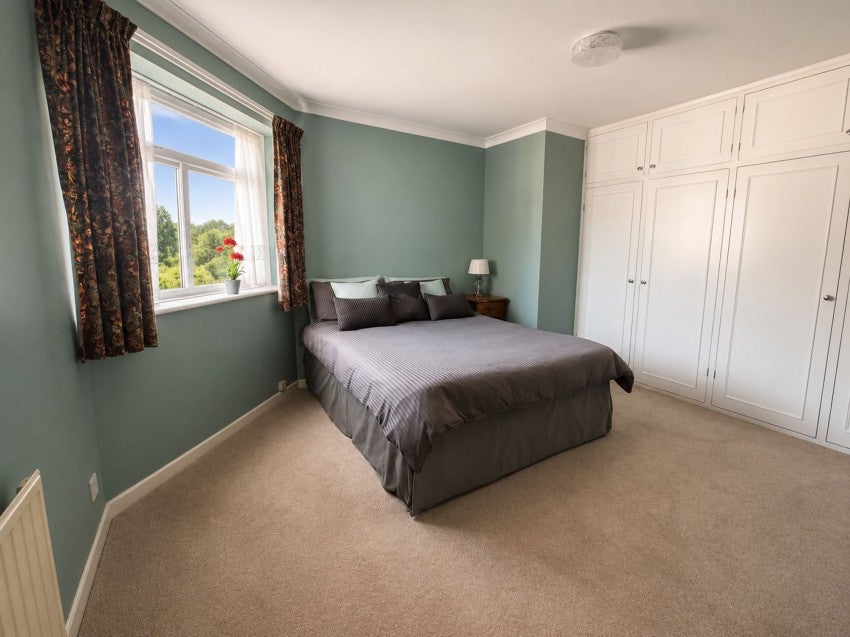 Flat Linton Road in St Leonards