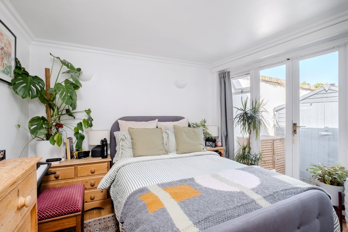 Flat Redwood Mews in Greater London