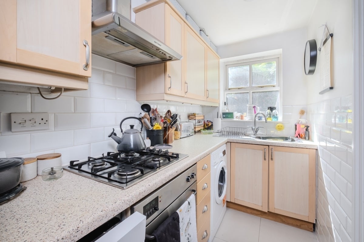 Flat Redwood Mews in Greater London
