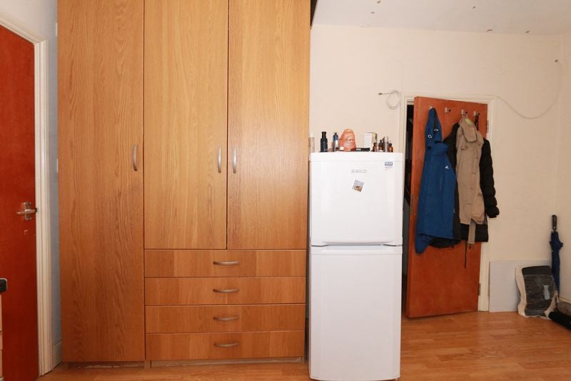Flat Cranbrook Park in Greater London