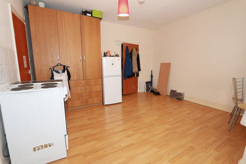 Flat Cranbrook Park in Greater London