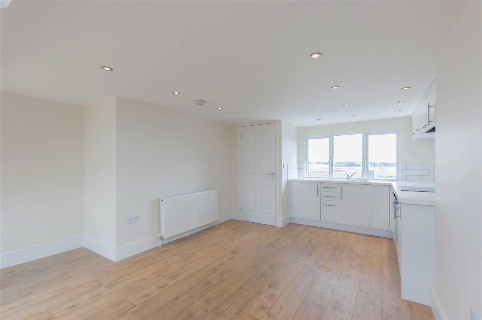 Flat Wells House Road in Greater London