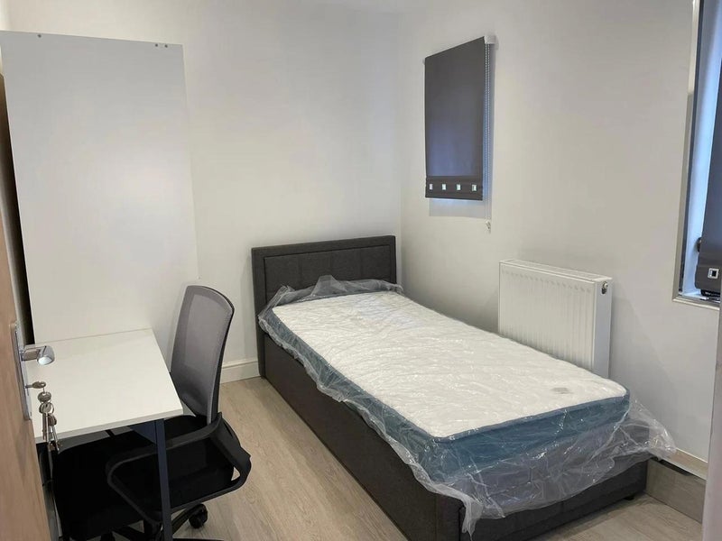 Room Shields Road in Gateshead