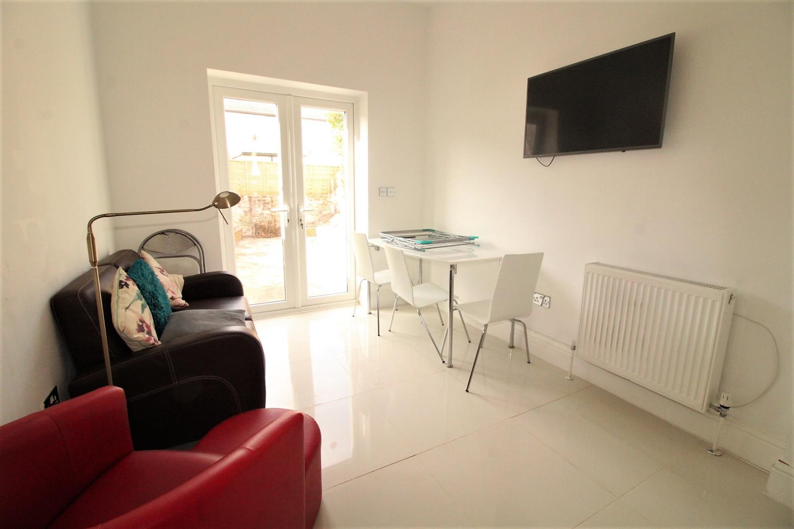 Room Percy Road in Portsmouth