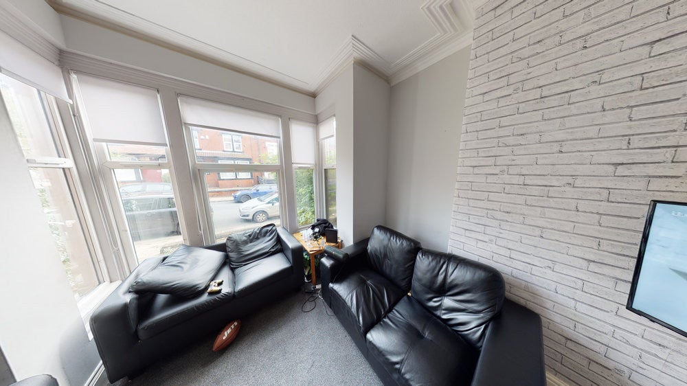 Flat Headingley Avenue in Leeds