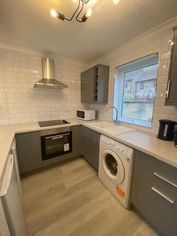 Flat Hillcoat Place in City of Edinburgh