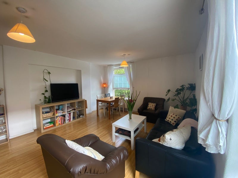 Room Hollybush Gardens in Greater London