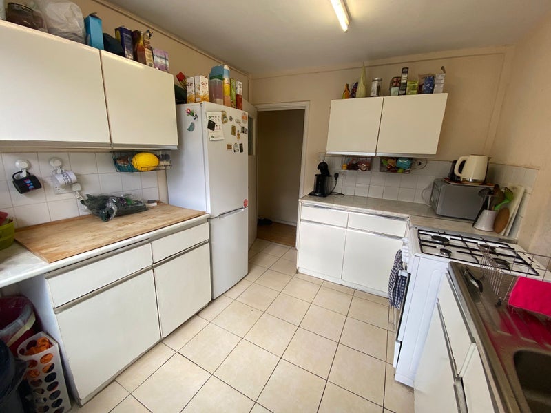 Room Hollybush Gardens in Greater London