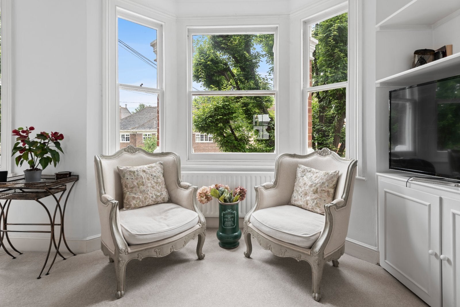 Flat Clancarty Road in Greater London