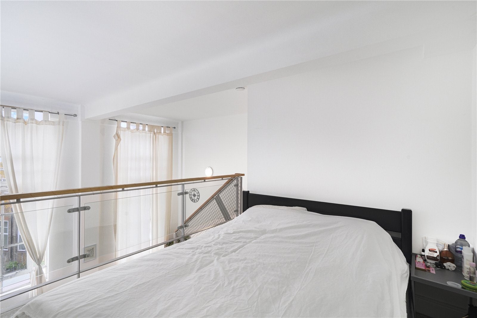 Flat Manor Gardens in Greater London