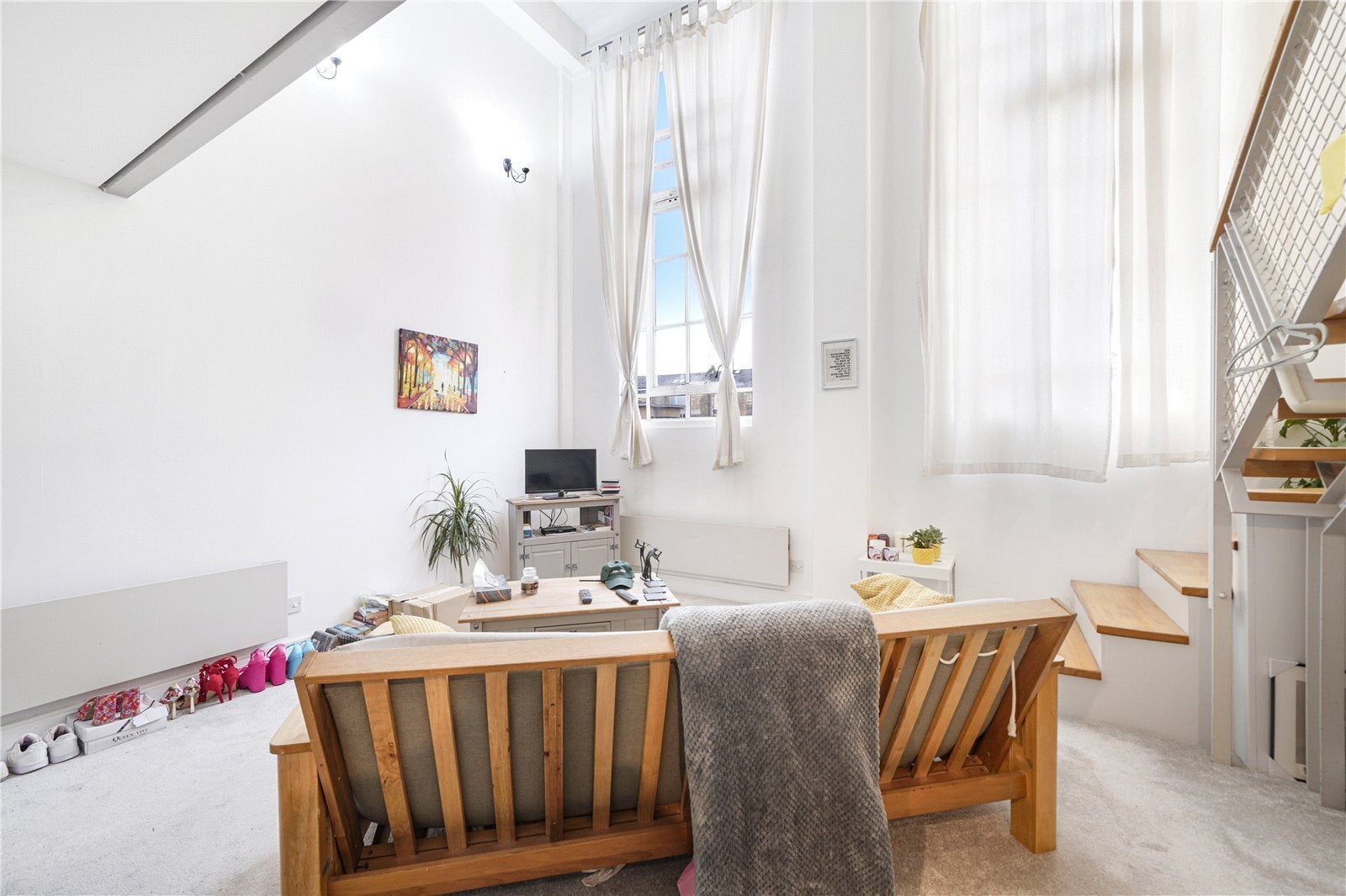 Flat Manor Gardens in Greater London