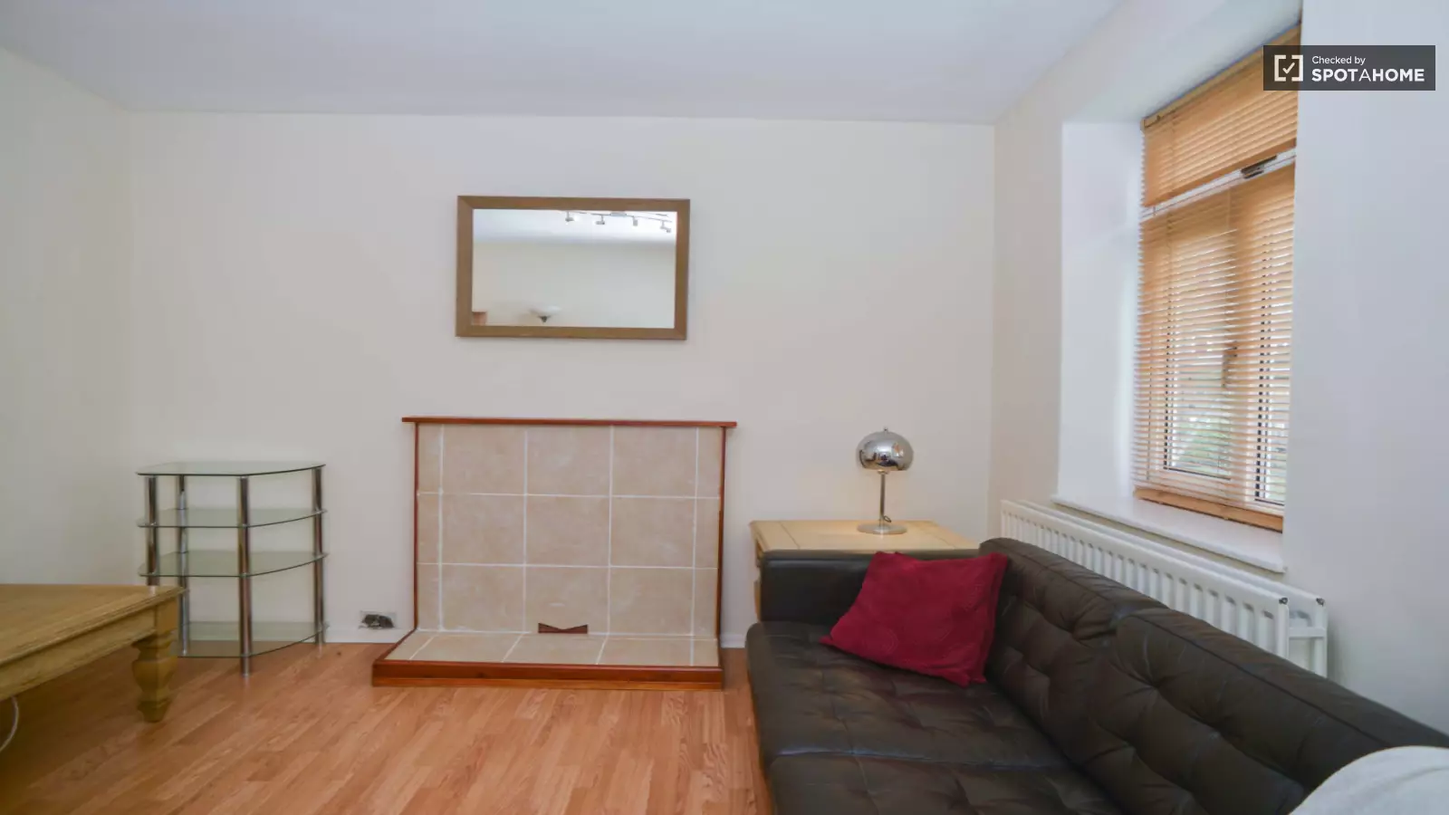 Flat Clapham Road in Greater London