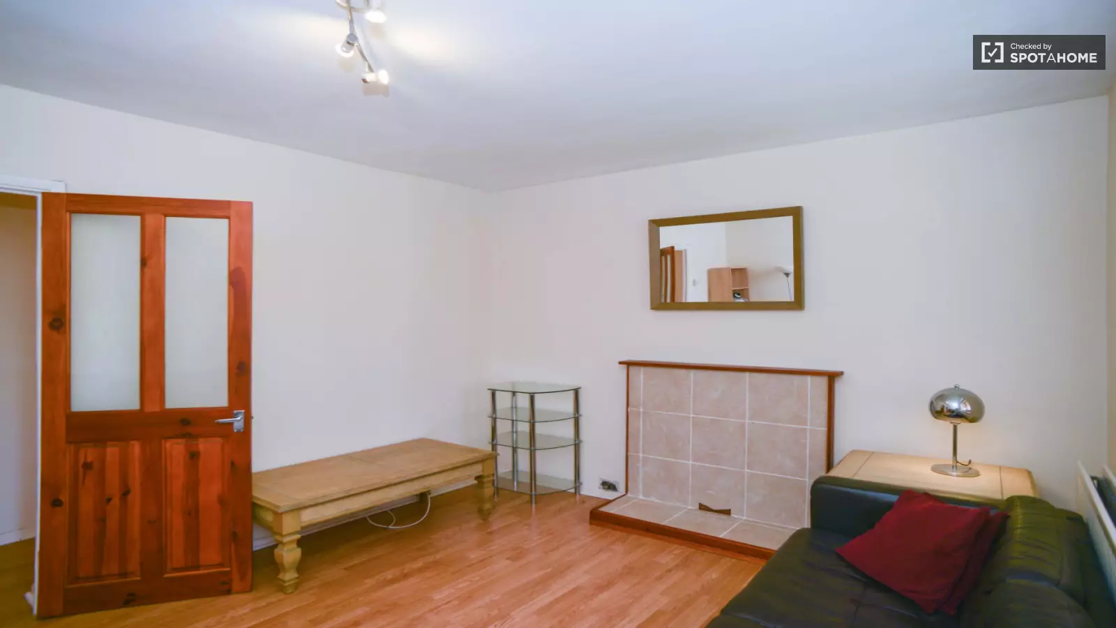 Flat Clapham Road in Greater London