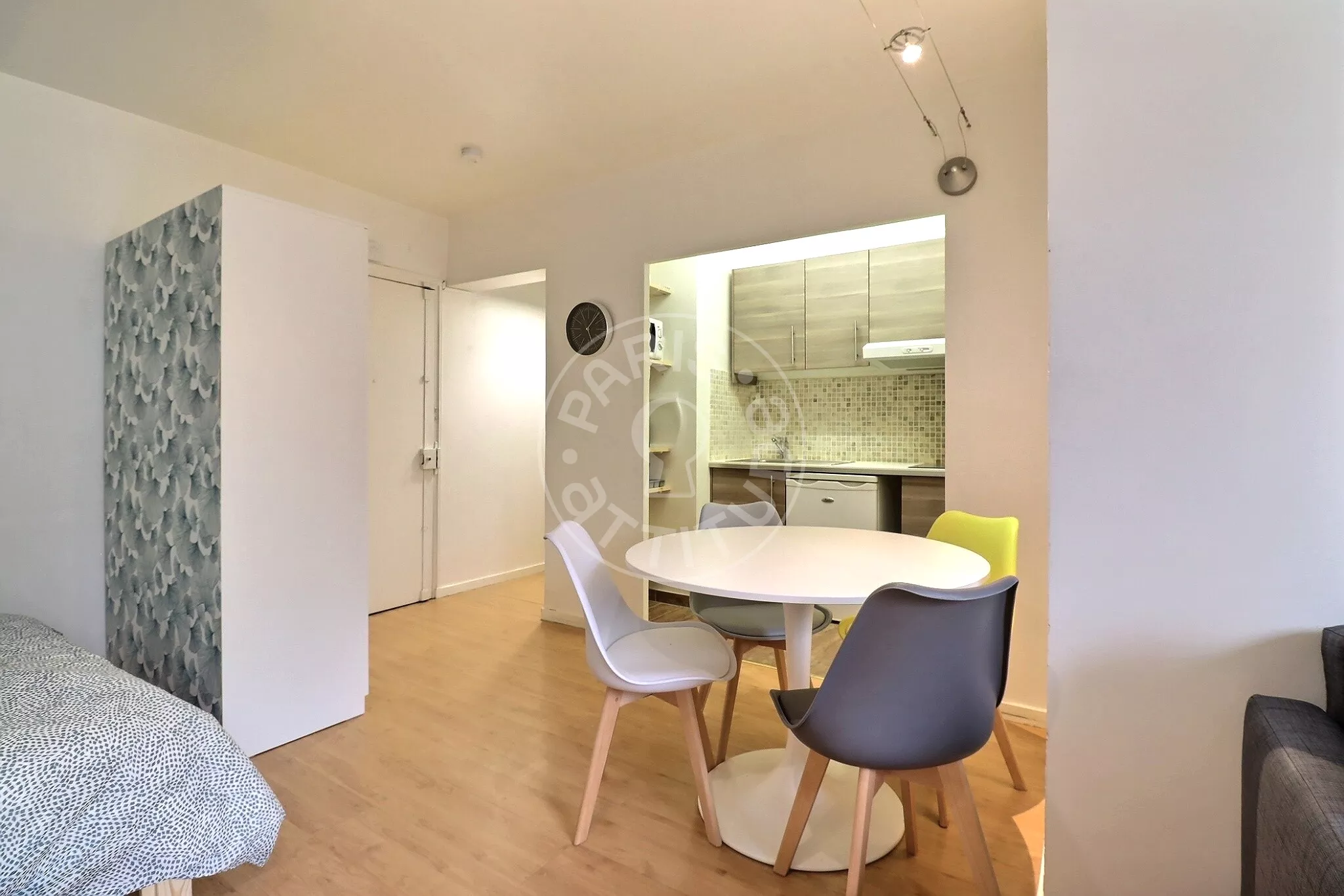 Appartement Rue de la Brèche aux Loups à Paris