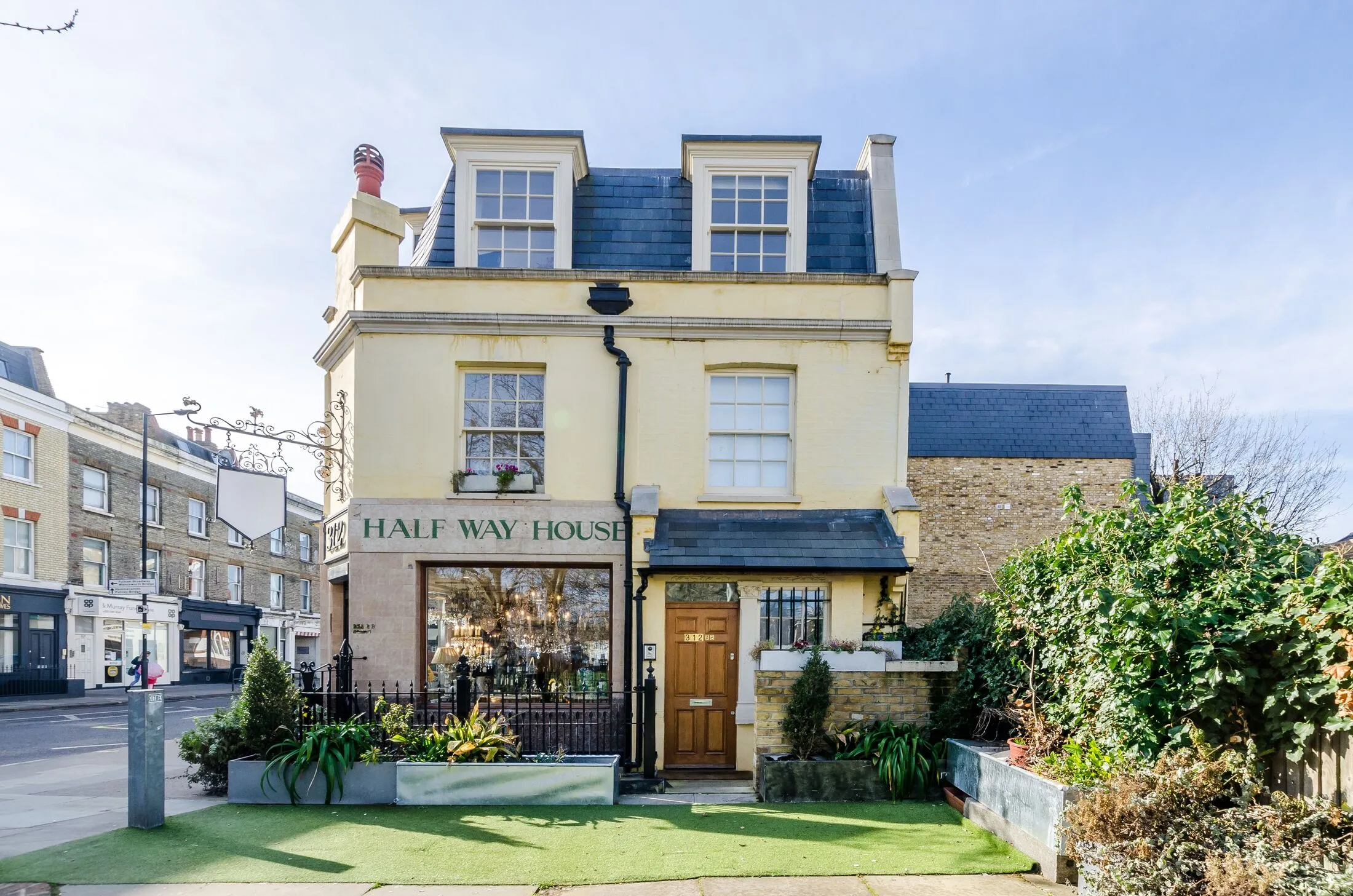 Flat Lillie Road in Greater London