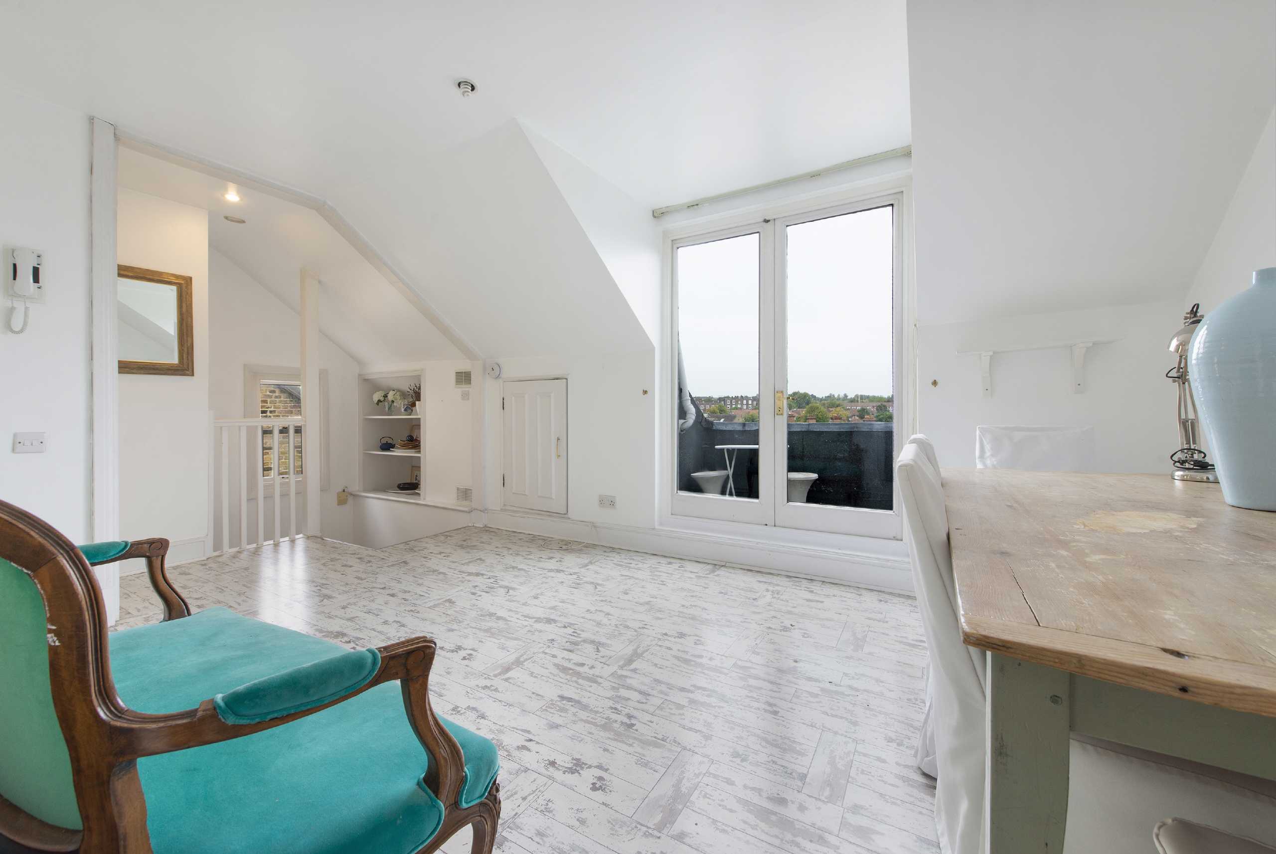 Flat St Quintin Avenue in Greater London