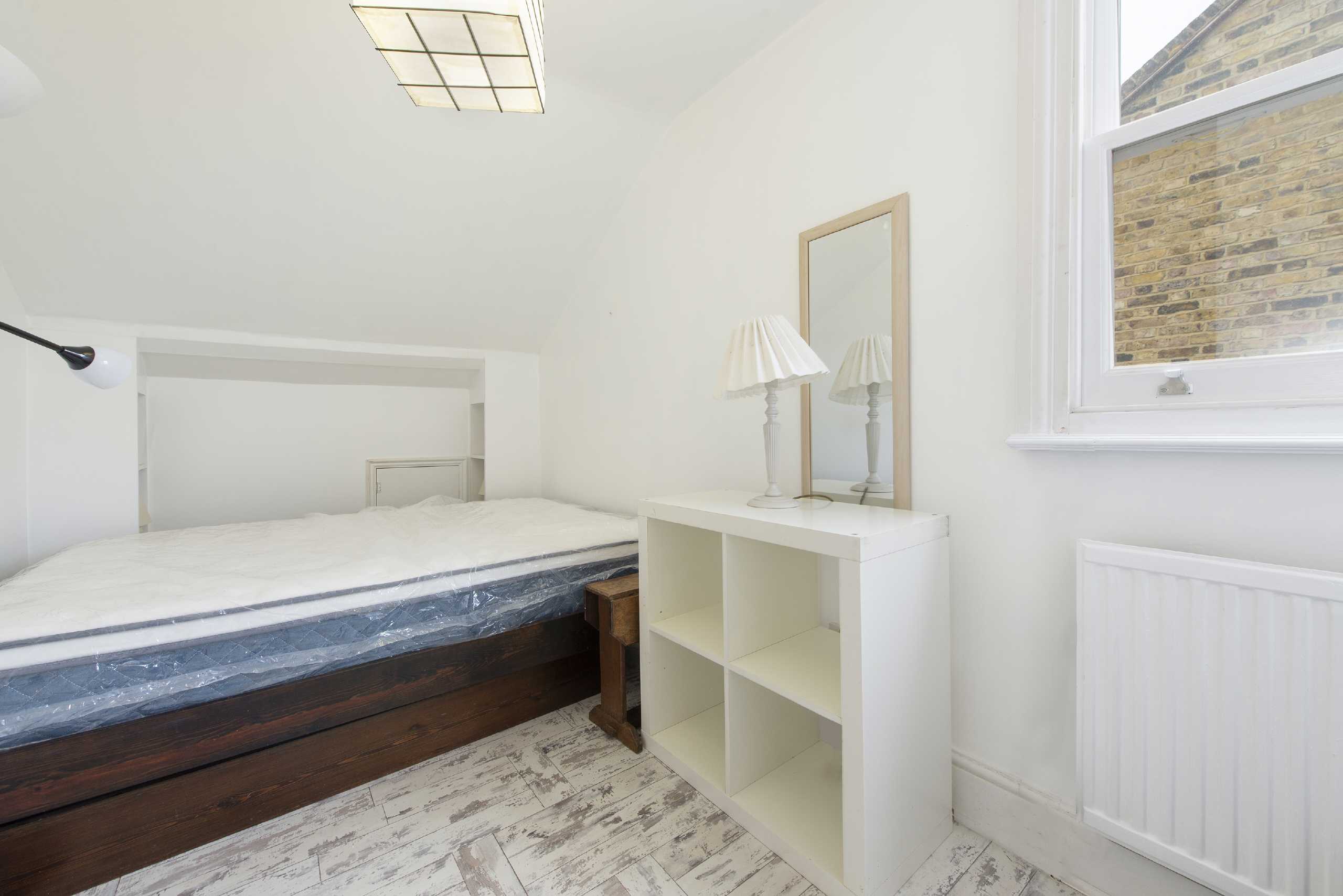 Flat St Quintin Avenue in Greater London