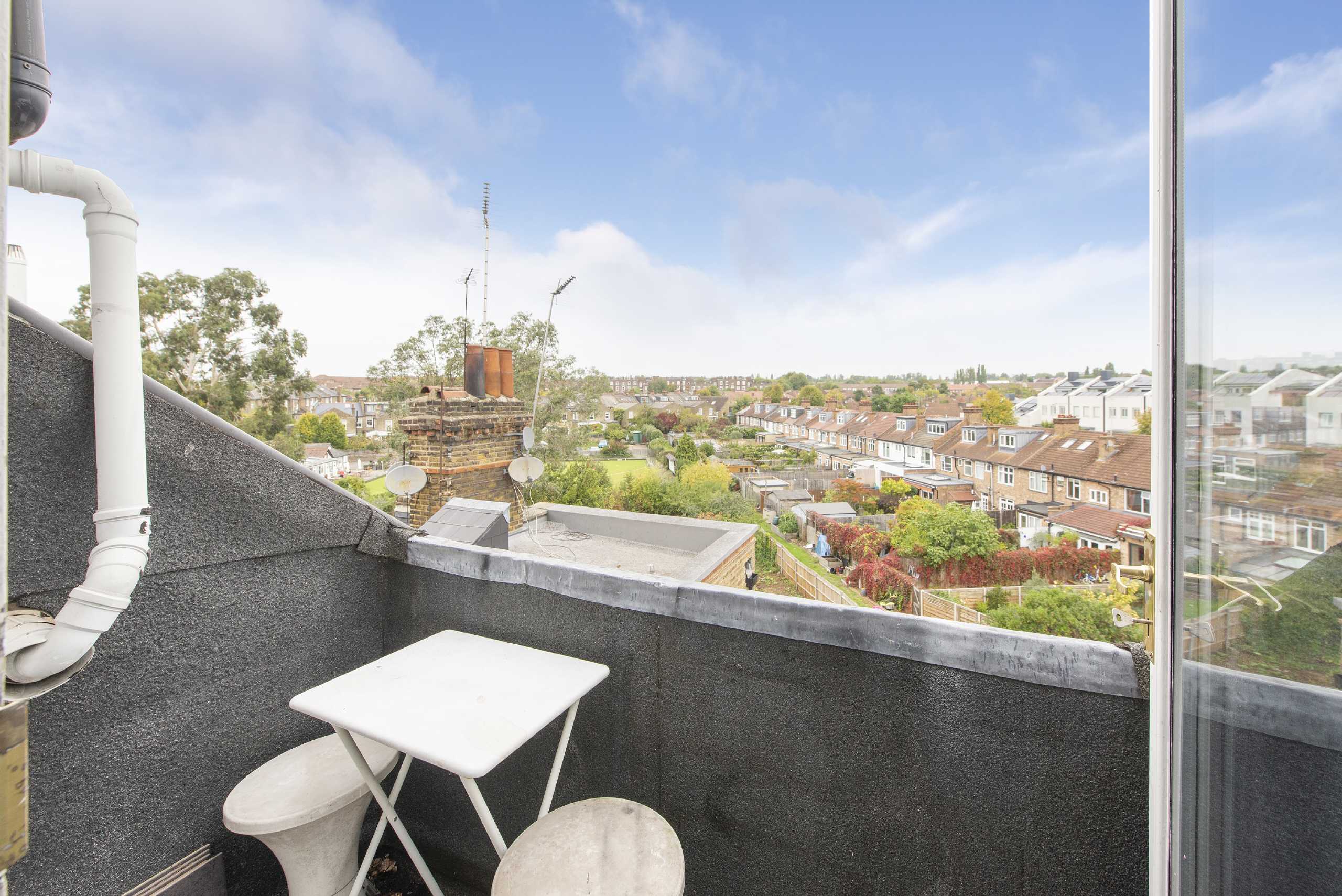 Flat St Quintin Avenue in Greater London