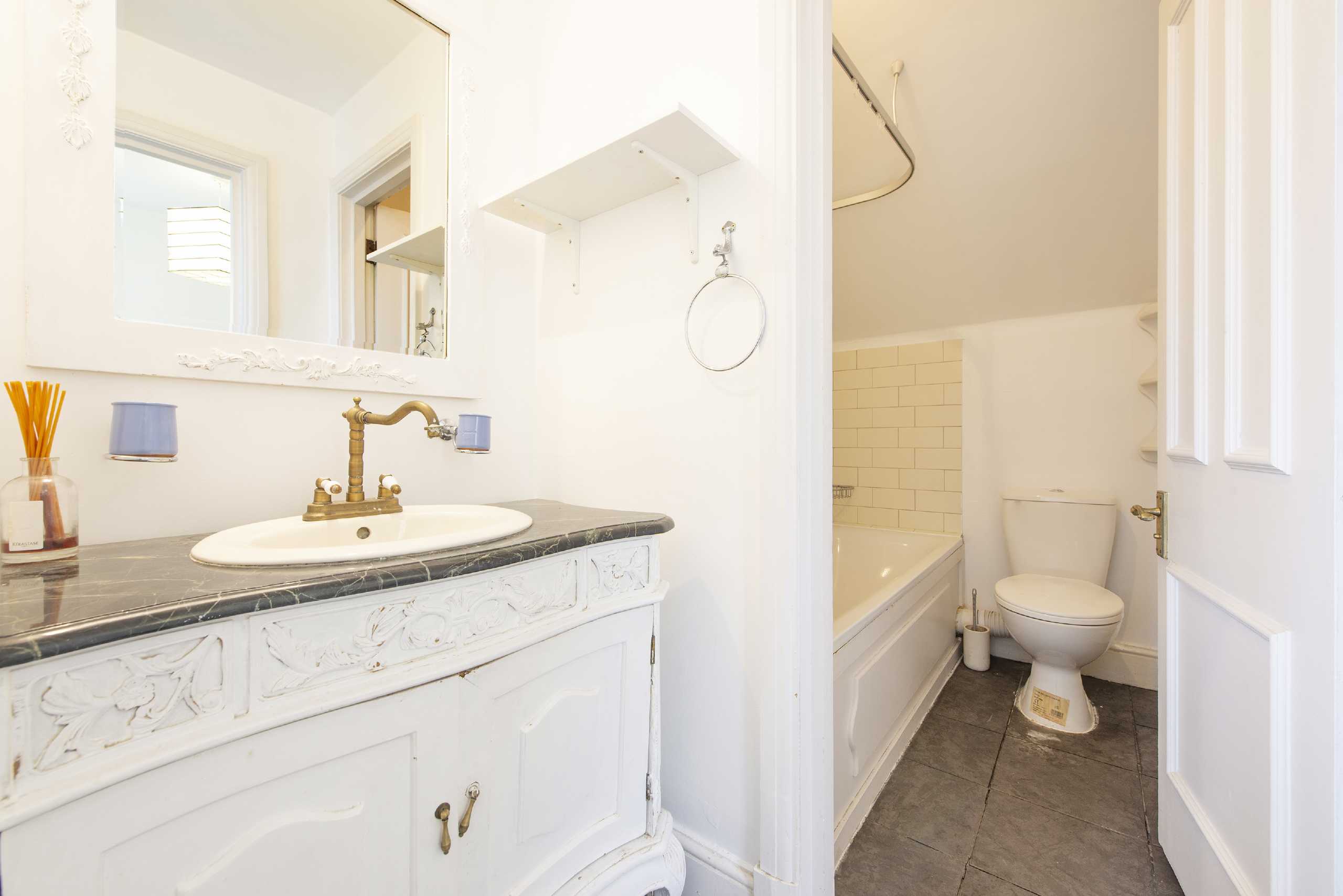 Flat St Quintin Avenue in Greater London