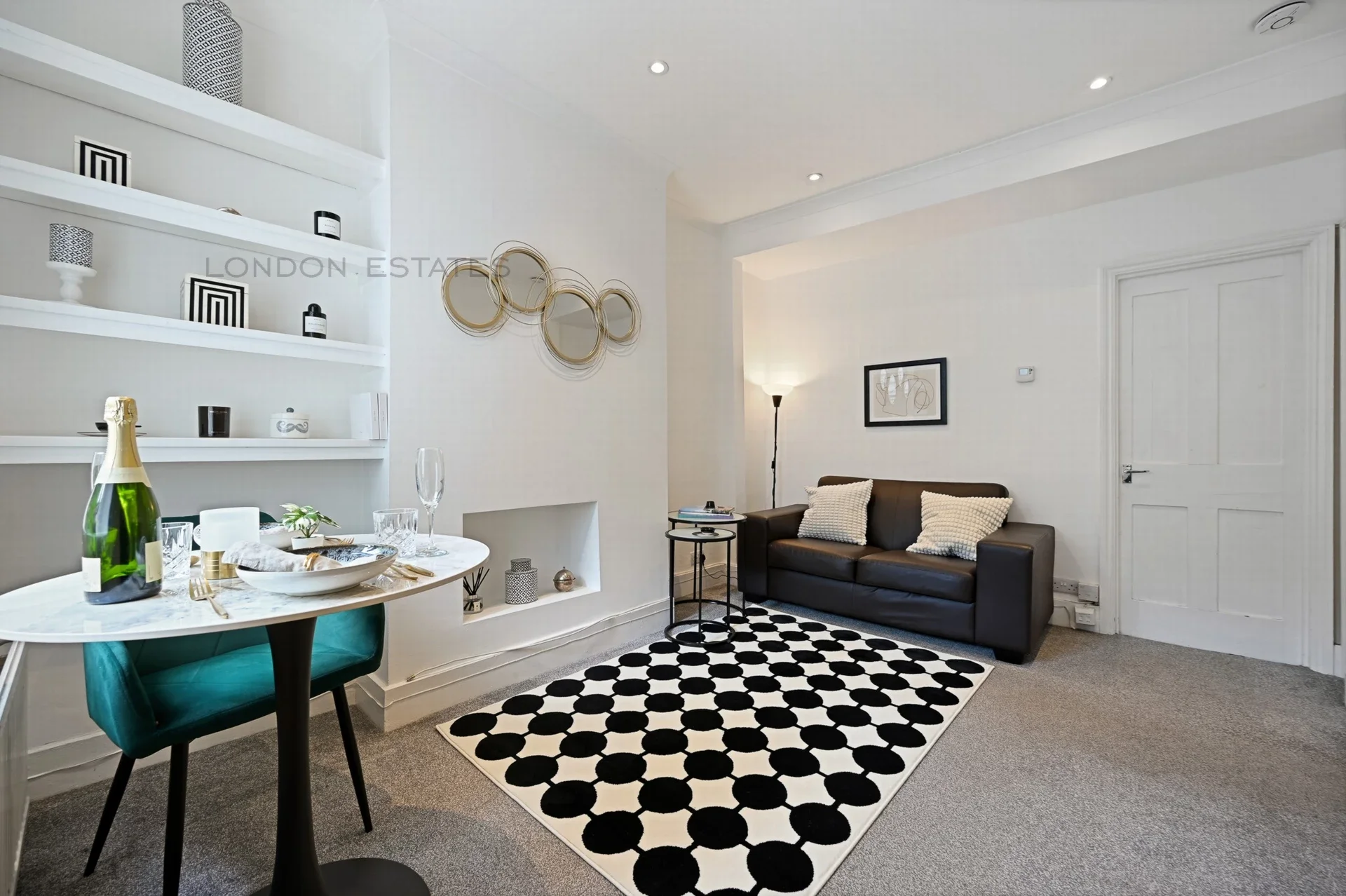 Flat Disbrowe Road in Greater London