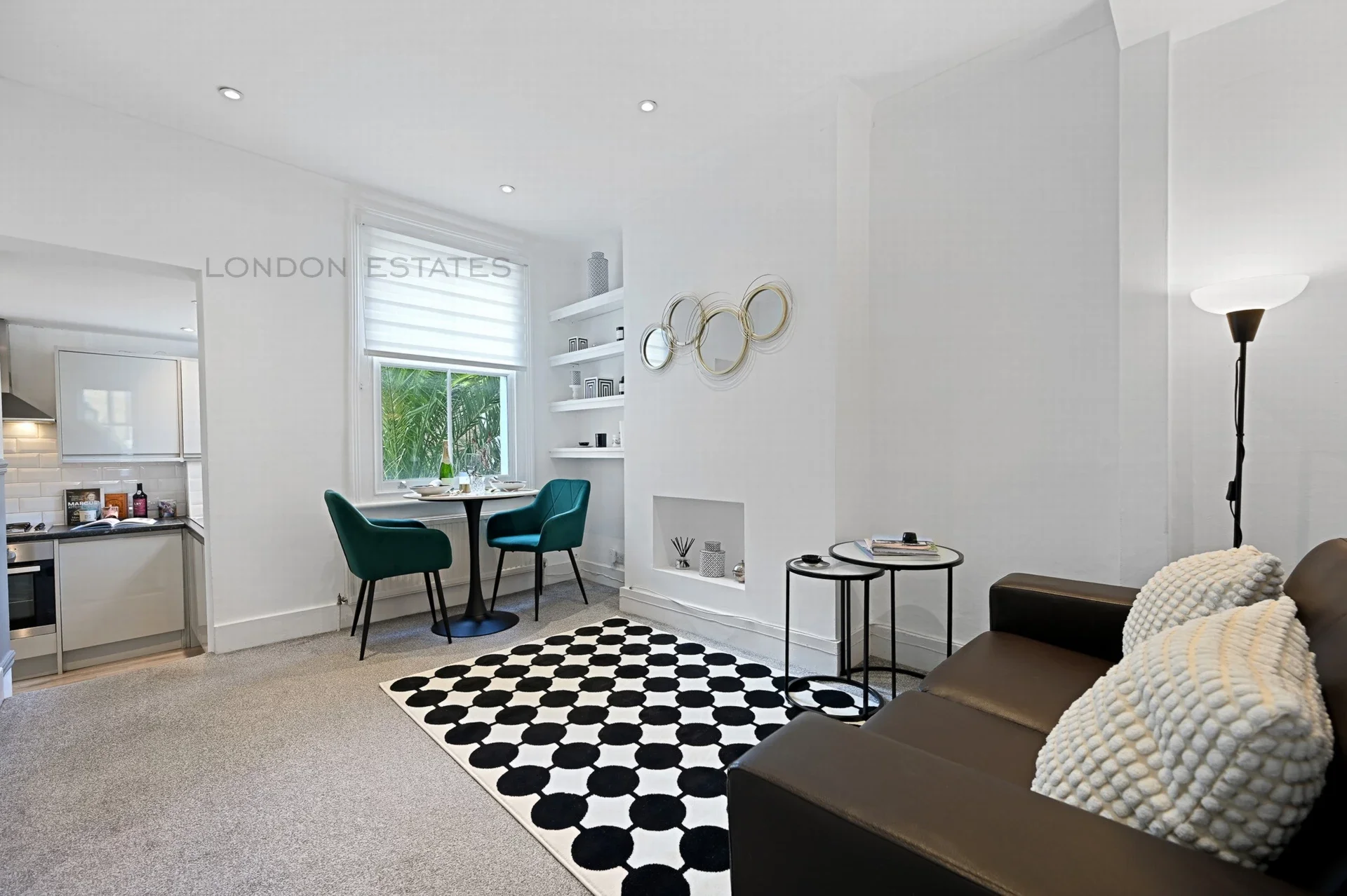 Flat Disbrowe Road in Greater London