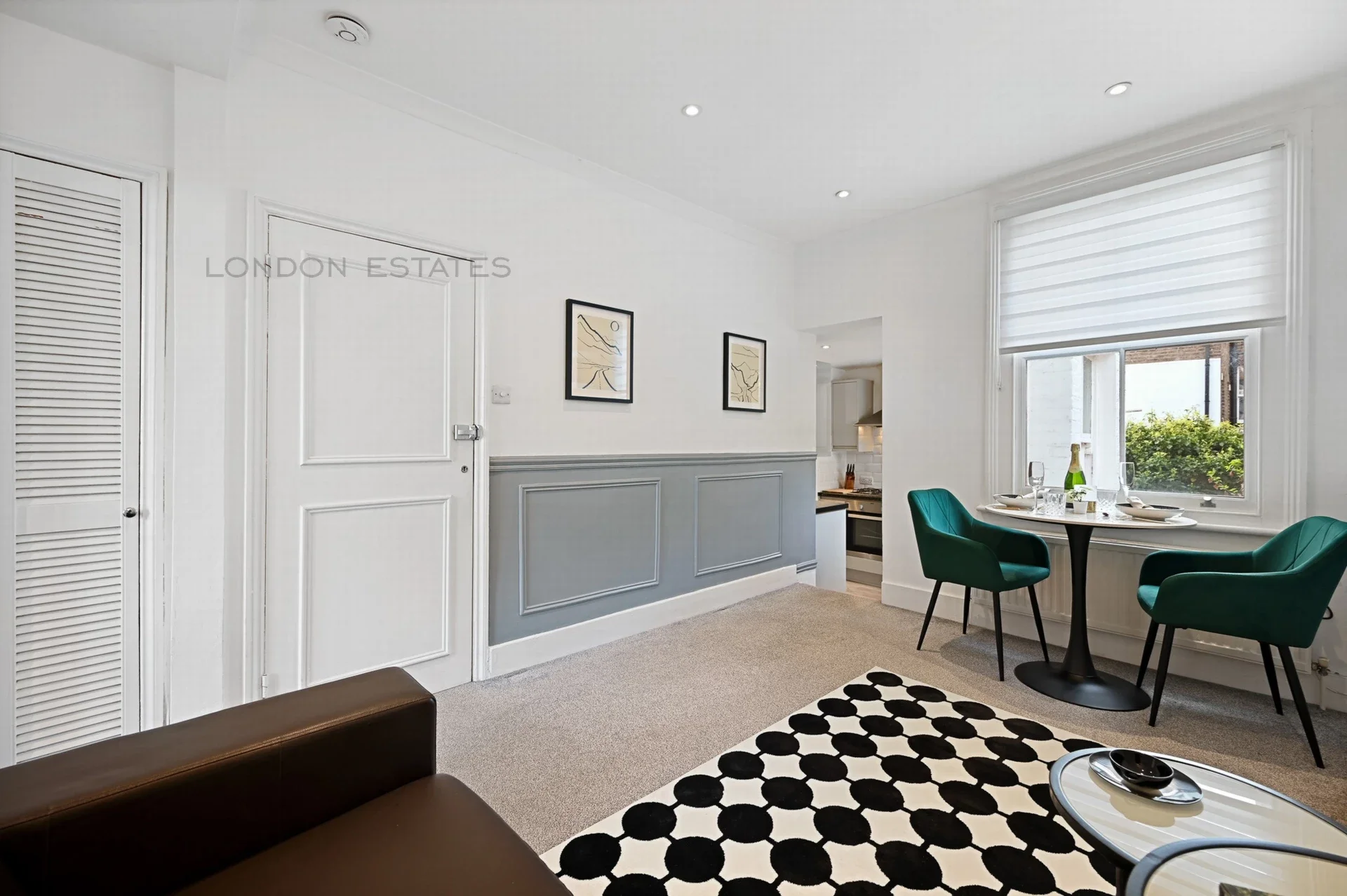 Flat Disbrowe Road in Greater London