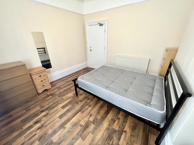 Room Aigburth Road in Liverpool