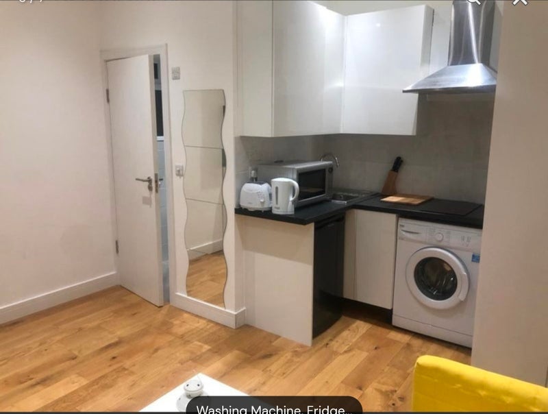 Room Ramsden Road in Greater London
