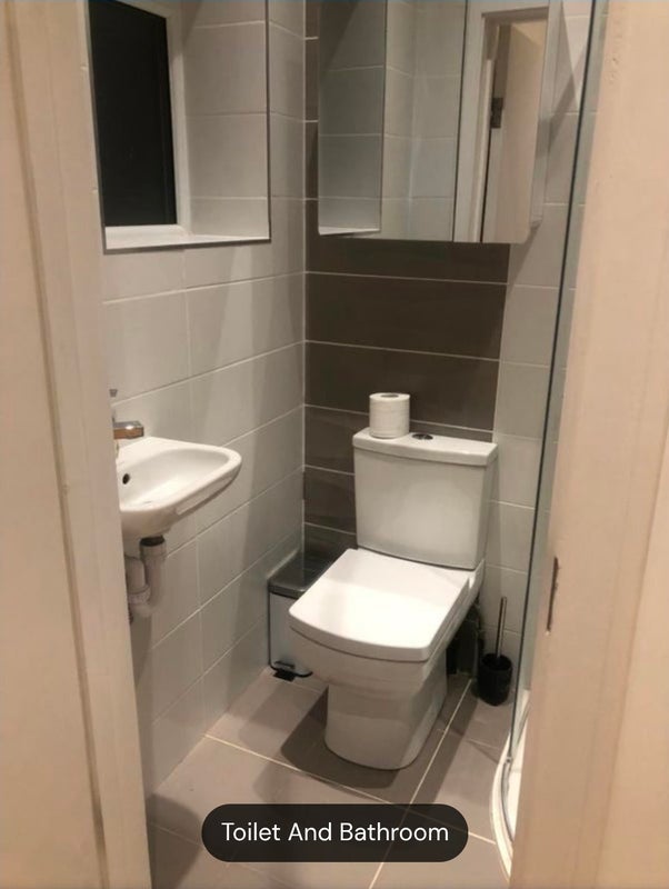 Room Ramsden Road in Greater London