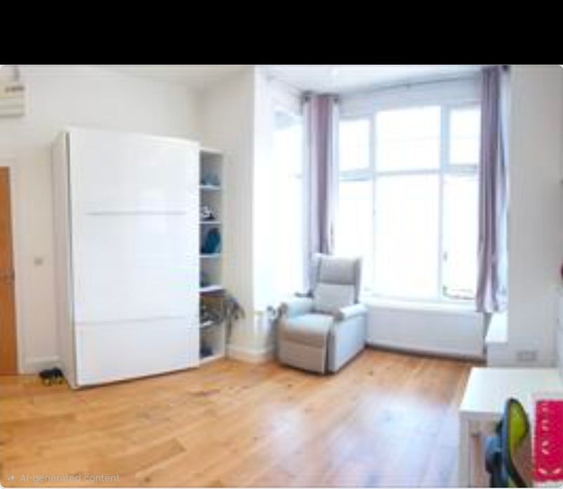 Room Ramsden Road in Greater London