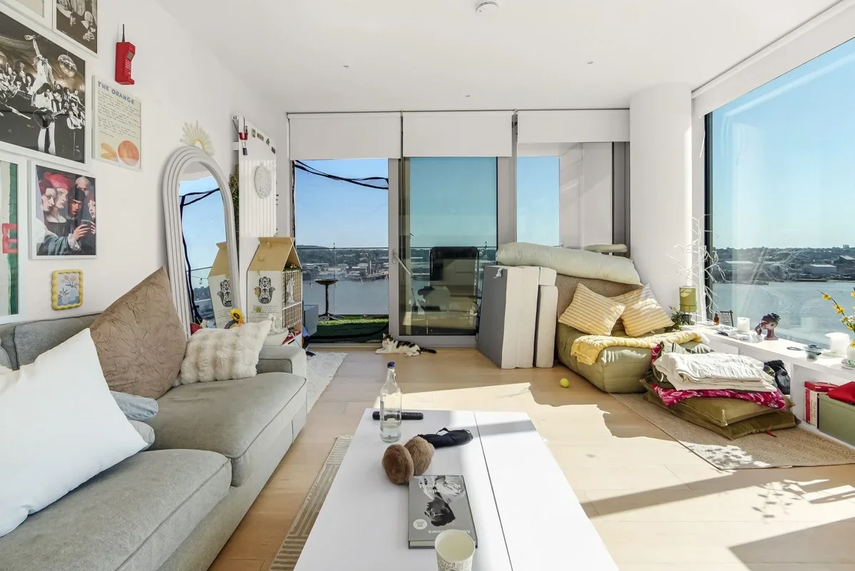 Flat Riverside Walk in Greater London