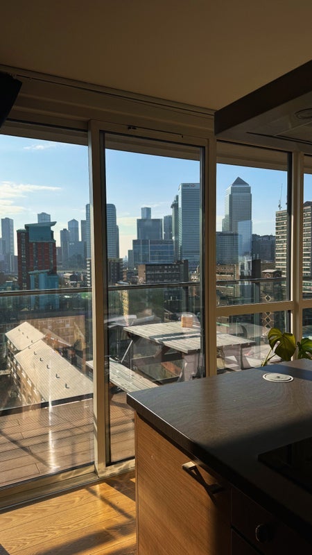 Room Hay Currie Street in Greater London