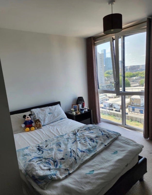 Room Hay Currie Street in Greater London