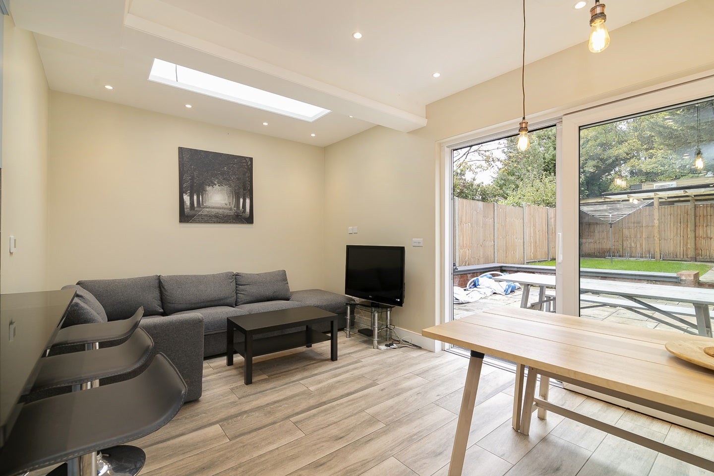 Room Twyford Abbey Road in Greater London
