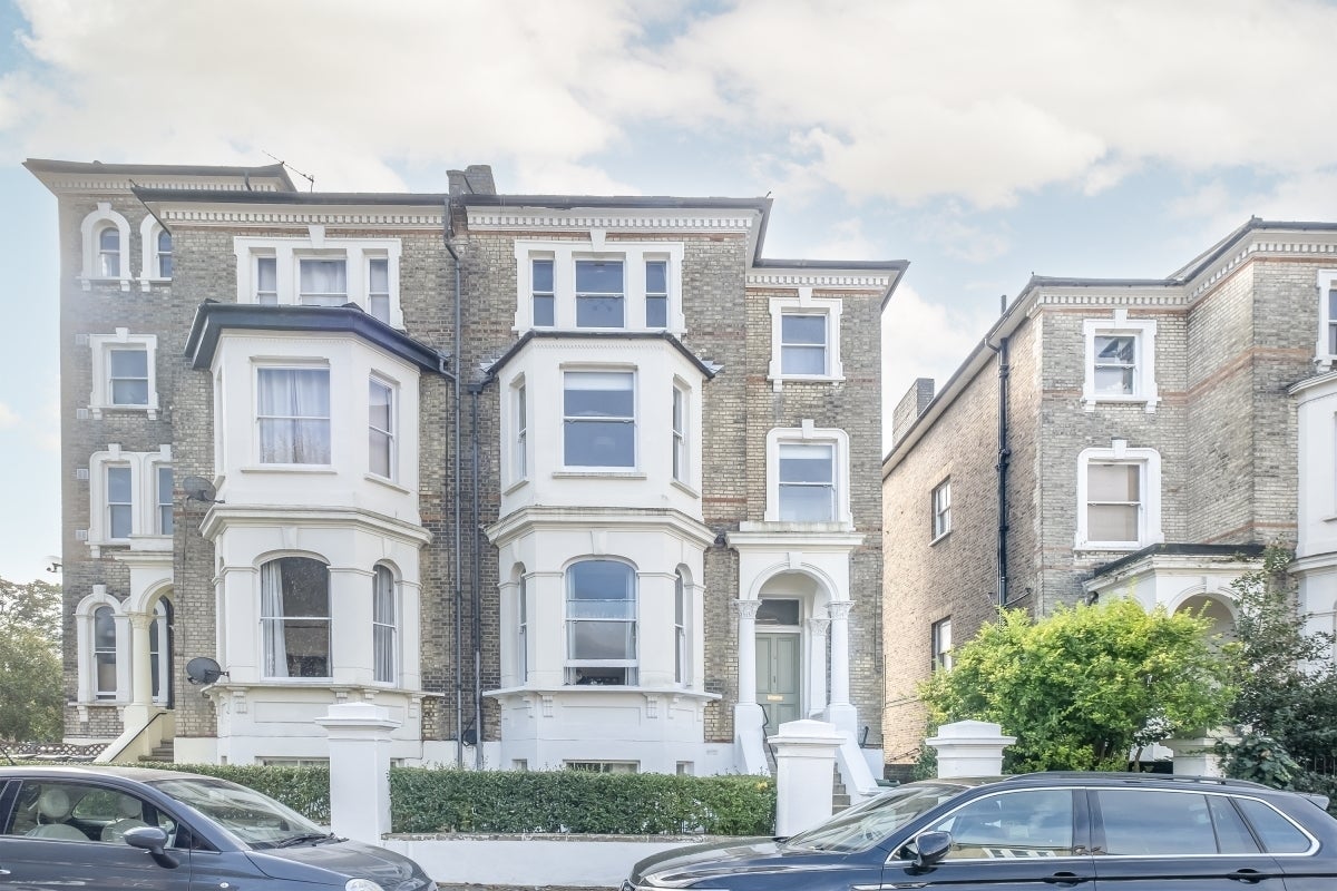 Flat St. James' Road in Greater London