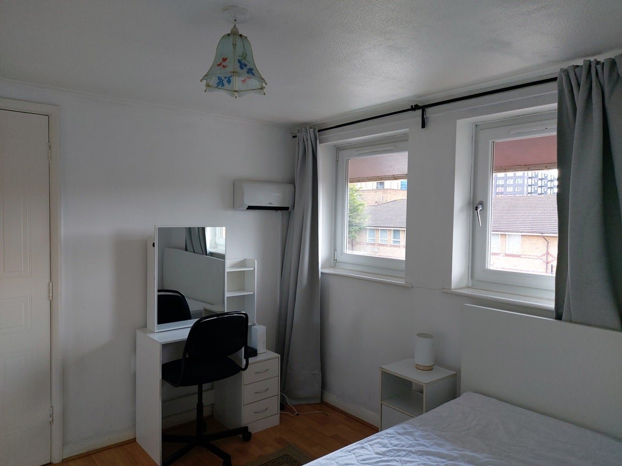 Flat Gerards Close in Greater London