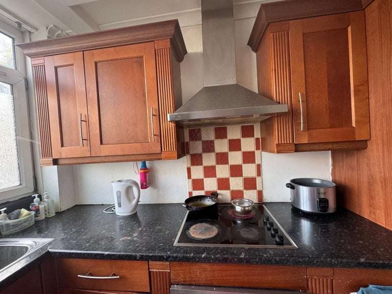 Room Manchester Road in Greater London